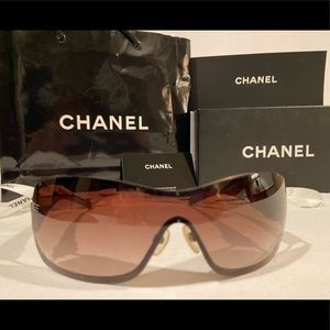 CHANEL Sunglasses